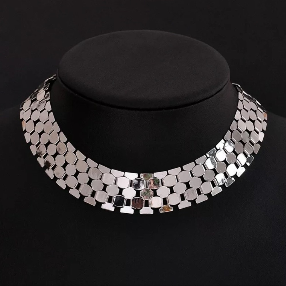 ✨Hot & Chic✨Silver Linked Choker NWT